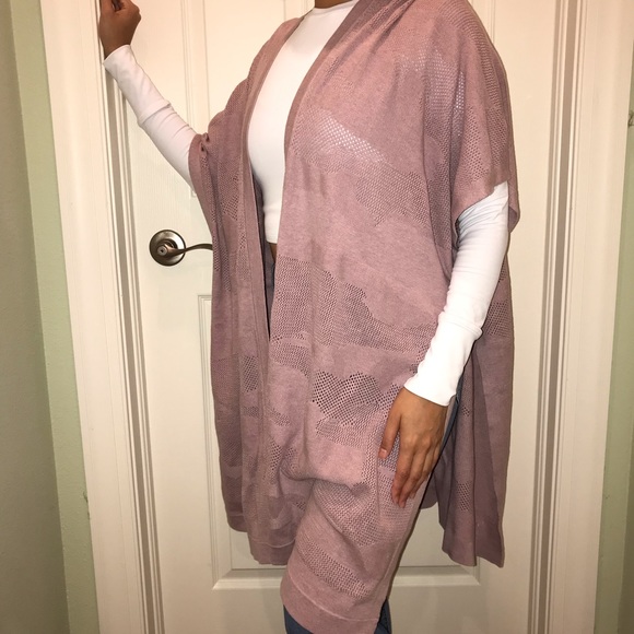 β’ Lululemon find your light wrap pink lightweight - Picture 3 of 6